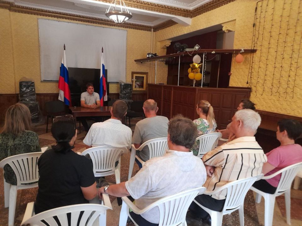 Роман Конев: ВСТРЕЧИ С НАСЕЛЕНИЕМ. 22 августа 2025 года депутаты Горловского городского совета от фракции «Единая Россия» - Андрей Костюк, Елена Кузьмина, Геннадий Маюров провели встречи с населением, во исполнение поручения... Роман Конев: ВСТРЕЧИ С НАСЕЛЕНИЕМ. 22 августа 2025 года депутаты Горловского городского совета от фракции «Единая Россия» - Андрей Костюк, Елена Кузьмина, Геннадий Маюров провели встречи с населением, во исполнение поручения...