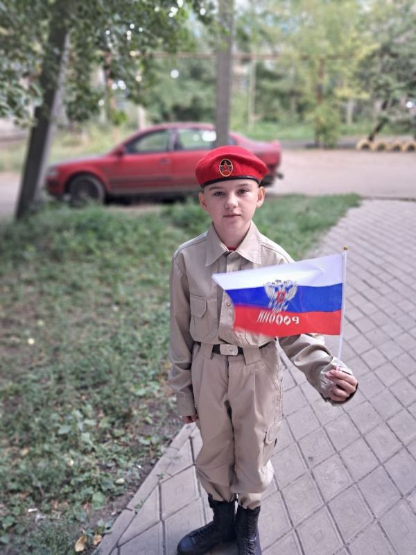 Юнармейцы ВПК «Амазонки» провели ряд мероприятий ко Дню Государственного флага Российской Федерации Юнармейцы ВПК «Амазонки» провели ряд мероприятий ко Дню Государственного флага Российской Федерации