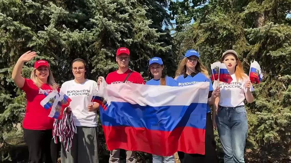 Иван Приходько: 22 августа 2025 года в городском округе Горловка Донецкой Народной Республики прошла Всероссийская акция «#ЦветаРодины», приуроченная ко Дню Государственного флага Российской Федерации