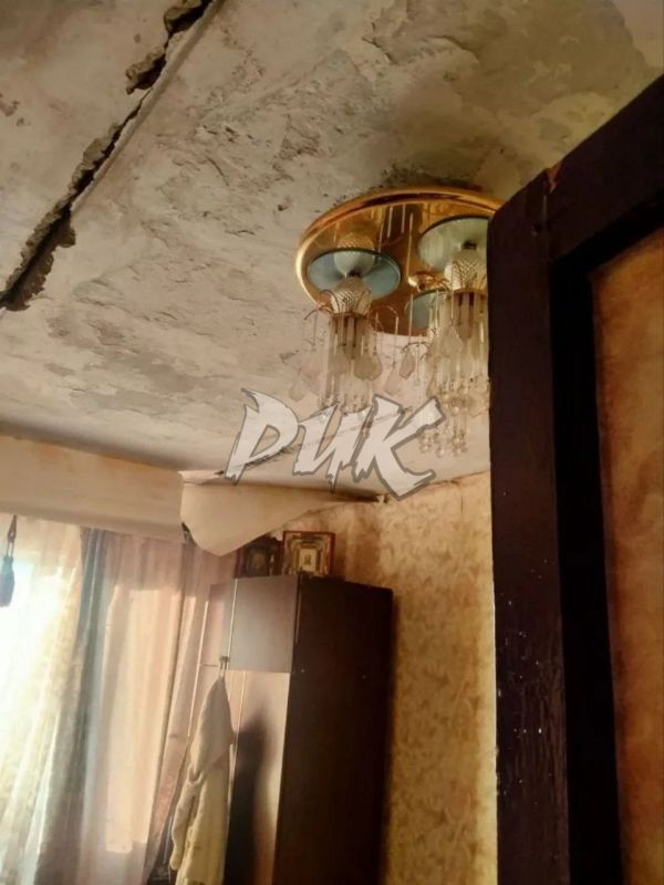 Иван Приходько: Последствия массированного артобстрела центра Горловки с позиций украинских вооружённых бандформирований Иван Приходько: Последствия массированного артобстрела центра Горловки с позиций украинских вооружённых бандформирований