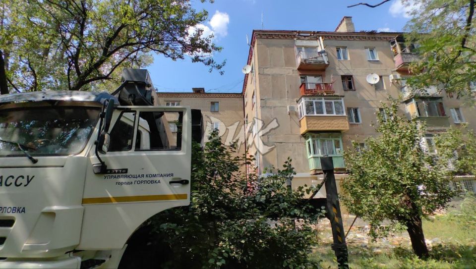 Иван Приходько: Горловские коммунальщики восстанавливают поврежденные в результате украинской вооруженной агрессии дома и объекты гражданской инфраструктуры Иван Приходько: Горловские коммунальщики восстанавливают поврежденные в результате украинской вооруженной агрессии дома и объекты гражданской инфраструктуры