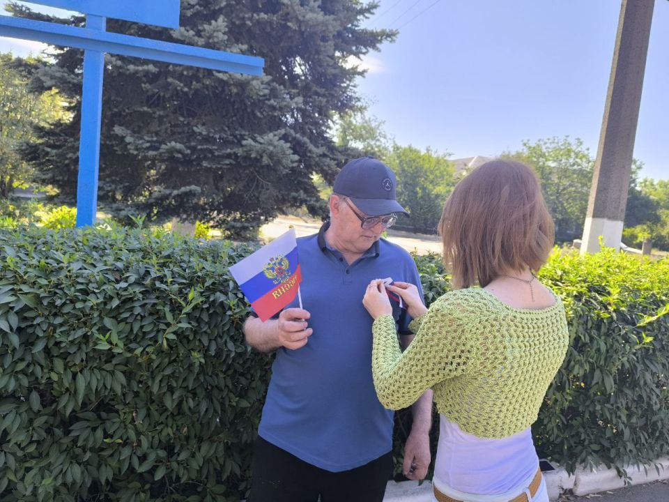 Роман Конев: В Никитовском районе Горловки прошла патриотическая акция «Российский триколор» Роман Конев: В Никитовском районе Горловки прошла патриотическая акция «Российский триколор»