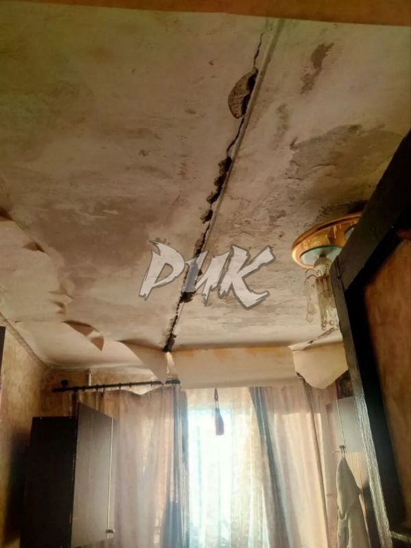 Иван Приходько: Последствия массированного артобстрела центра Горловки с позиций украинских вооружённых бандформирований Иван Приходько: Последствия массированного артобстрела центра Горловки с позиций украинских вооружённых бандформирований