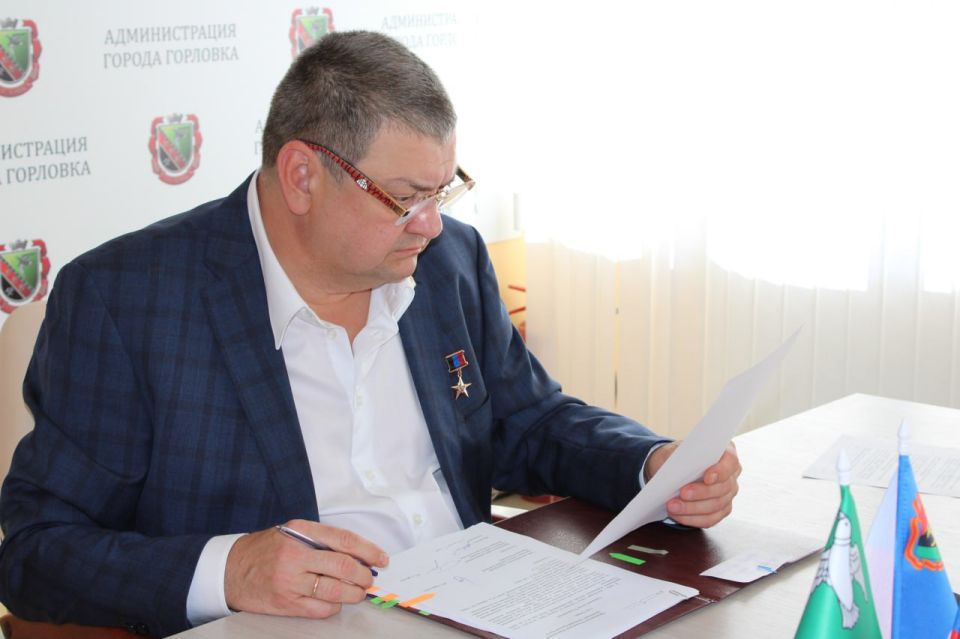 Роман Конев: В формате видеоконференцсвязи совместно с Министром молодежной политики Донецкой Народной Республики Кириллом Борисовичем Макаровым и Главой Администрации городского округа Горловка Донецкой Народной Республики... Роман Конев: В формате видеоконференцсвязи совместно с Министром молодежной политики Донецкой Народной Республики Кириллом Борисовичем Макаровым и Главой Администрации городского округа Горловка Донецкой Народной Республики...