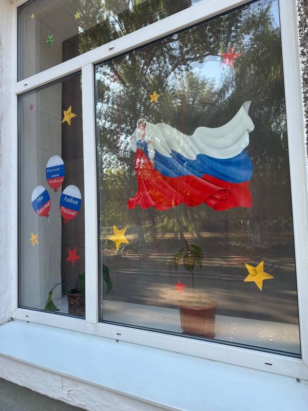 Роман Конев: В Калининском внутригородском районе города Горловка прошла Всероссийская патриотическая акция «Окна России» Роман Конев: В Калининском внутригородском районе города Горловка прошла Всероссийская патриотическая акция «Окна России»