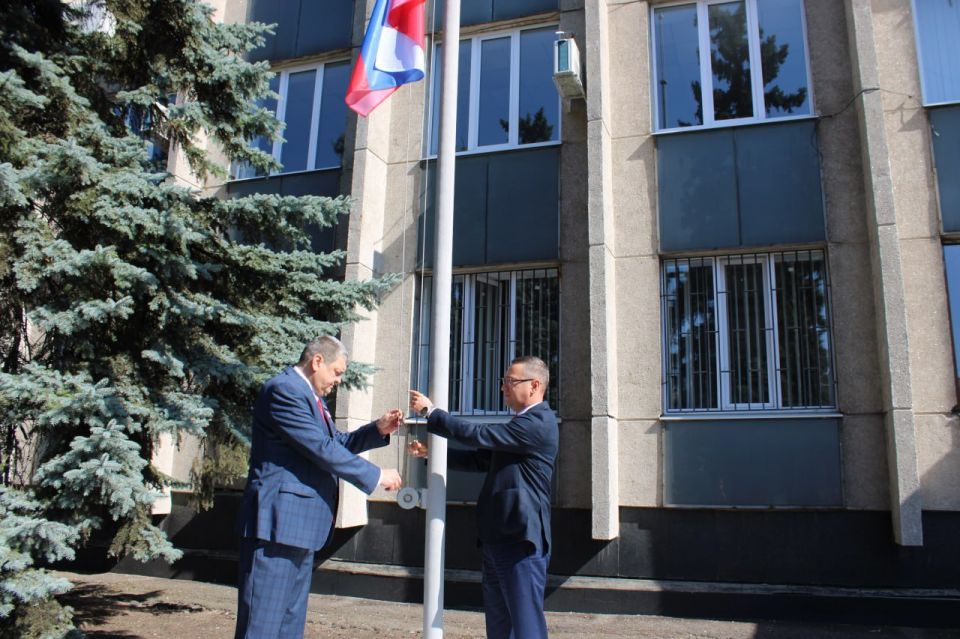 Роман Конев: В пятницу, 22 августа 2025 года, принял участие в церемонии торжественного поднятия российского флага в Горловке Роман Конев: В пятницу, 22 августа 2025 года, принял участие в церемонии торжественного поднятия российского флага в Горловке