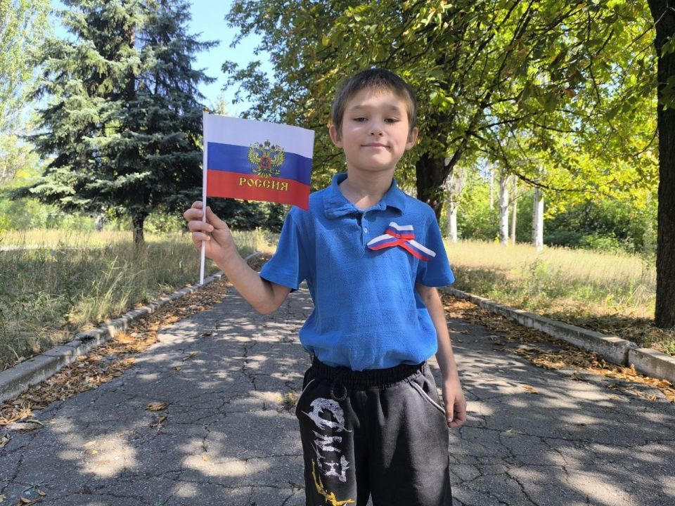 Роман Конев: В Никитовском районе Горловки прошла патриотическая акция «Российский триколор» Роман Конев: В Никитовском районе Горловки прошла патриотическая акция «Российский триколор»