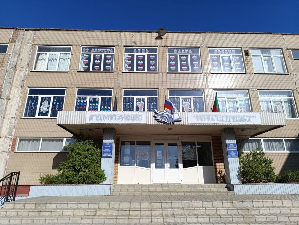 Роман Конев: В Калининском внутригородском районе города Горловка прошла Всероссийская патриотическая акция «Окна России» Роман Конев: В Калининском внутригородском районе города Горловка прошла Всероссийская патриотическая акция «Окна России»