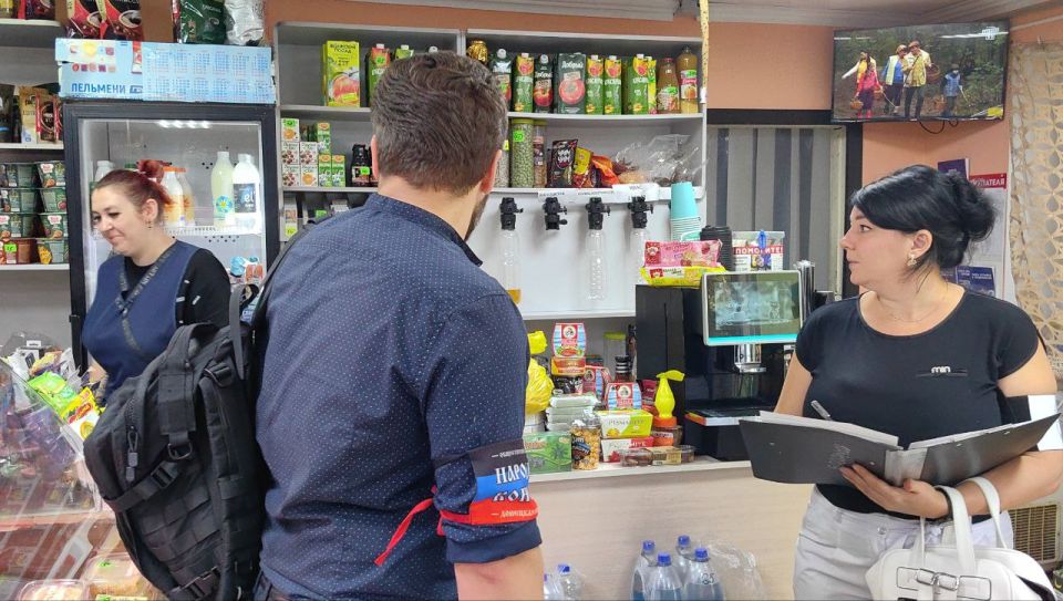 Иван Приходько: Активисты Народного контроля проверили ряд магазинов Горловки Иван Приходько: Активисты Народного контроля проверили ряд магазинов Горловки