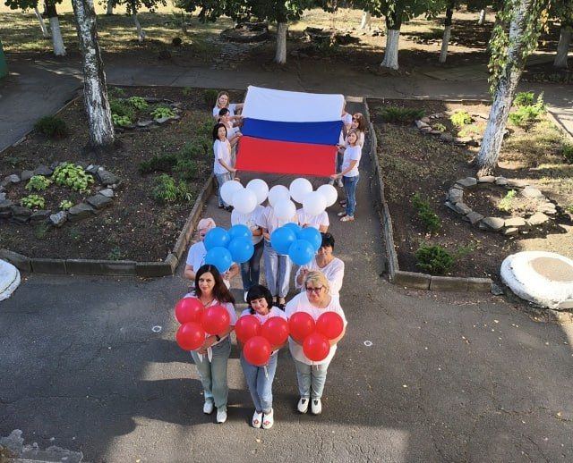 Иван Приходько: В Калининском районе Горловки прошел флешмоб ко Дню флага России