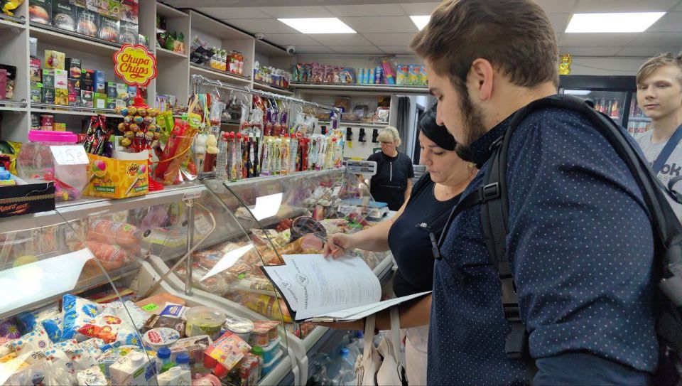 Роман Конев: Активисты Народного контроля проверили ряд магазинов Горловки Роман Конев: Активисты Народного контроля проверили ряд магазинов Горловки