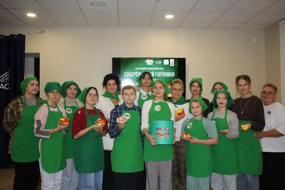 Кузбассовцы подготовили подарки для школьников Горловки Кузбассовцы подготовили подарки для школьников Горловки