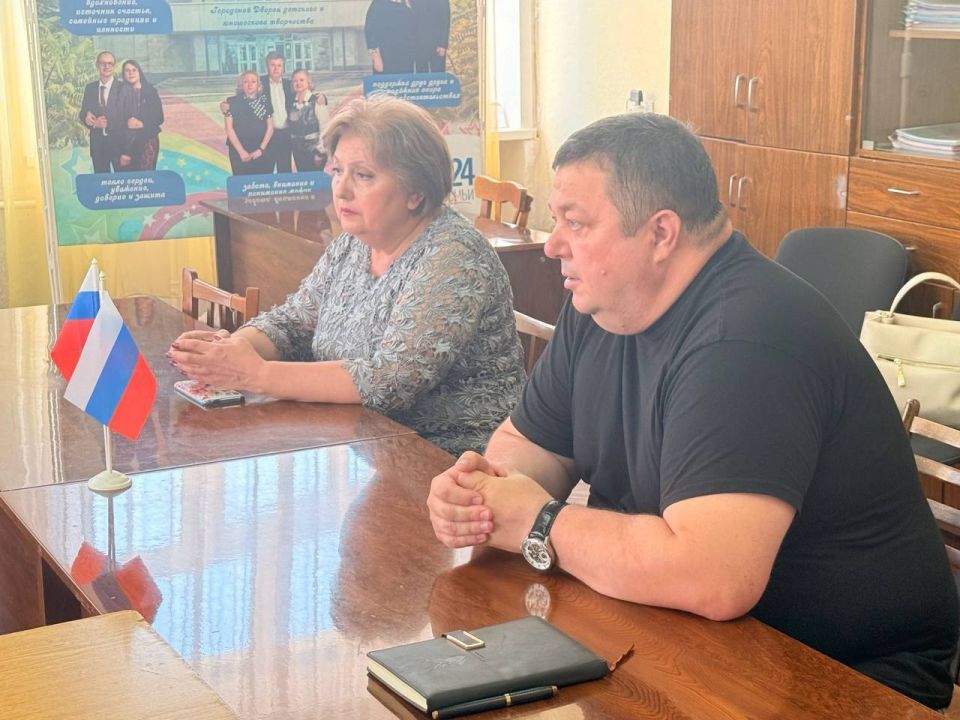 Роман Конев: Состоялась встреча. 22 августа 2025 года состоялась встреча депутатом Горловского городского совета Донецкой Народной Республики Александром Куновым с рабочим коллективом Городского Дворца детского и юношеского... Роман Конев: Состоялась встреча. 22 августа 2025 года состоялась встреча депутатом Горловского городского совета Донецкой Народной Республики Александром Куновым с рабочим коллективом Городского Дворца детского и юношеского...