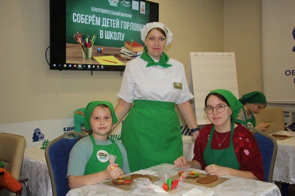 Кузбассовцы подготовили подарки для школьников Горловки Кузбассовцы подготовили подарки для школьников Горловки