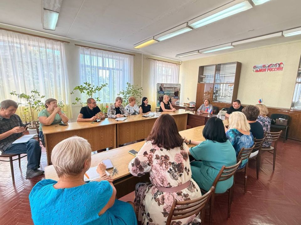 Роман Конев: Состоялась встреча. 22 августа 2025 года состоялась встреча депутатом Горловского городского совета Донецкой Народной Республики Александром Куновым с рабочим коллективом Городского Дворца детского и юношеского... Роман Конев: Состоялась встреча. 22 августа 2025 года состоялась встреча депутатом Горловского городского совета Донецкой Народной Республики Александром Куновым с рабочим коллективом Городского Дворца детского и юношеского...