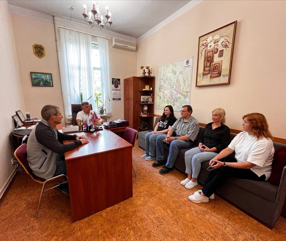 Роман Конев: ВСТРЕЧИ С НАСЕЛЕНИЕМ. 25 августа 2025 года депутаты Горловского городского совета от фракции «Единая Россия» - Евгений Прокопович, Сергей Третьяков, Игорь Толкачёв, Алексей Костин провели встречи с населением... Роман Конев: ВСТРЕЧИ С НАСЕЛЕНИЕМ. 25 августа 2025 года депутаты Горловского городского совета от фракции «Единая Россия» - Евгений Прокопович, Сергей Третьяков, Игорь Толкачёв, Алексей Костин провели встречи с населением...