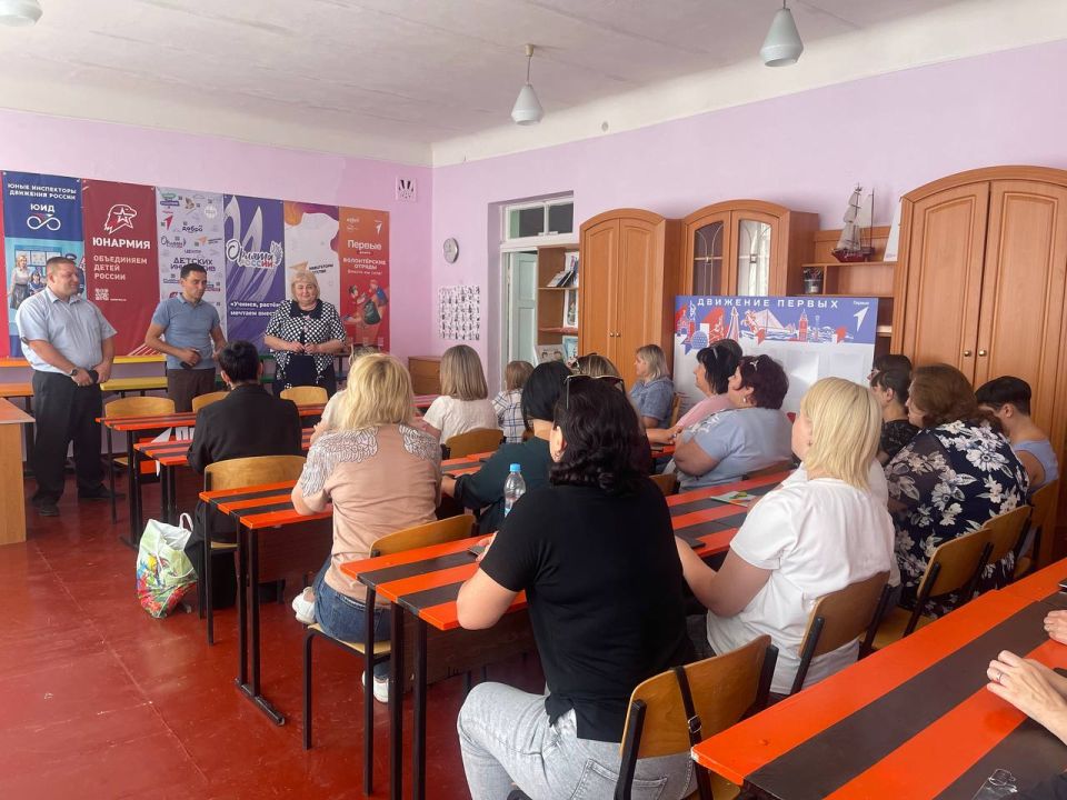 Денис Машков: Согласно поручению Главы Донецкой Народной Республики  Дениса Пушилина ,  провел встречу с педагогическим коллективом школы № 41 в городе Горловка Денис Машков: Согласно поручению Главы Донецкой Народной Республики  Дениса Пушилина ,  провел встречу с педагогическим коллективом школы № 41 в городе Горловка