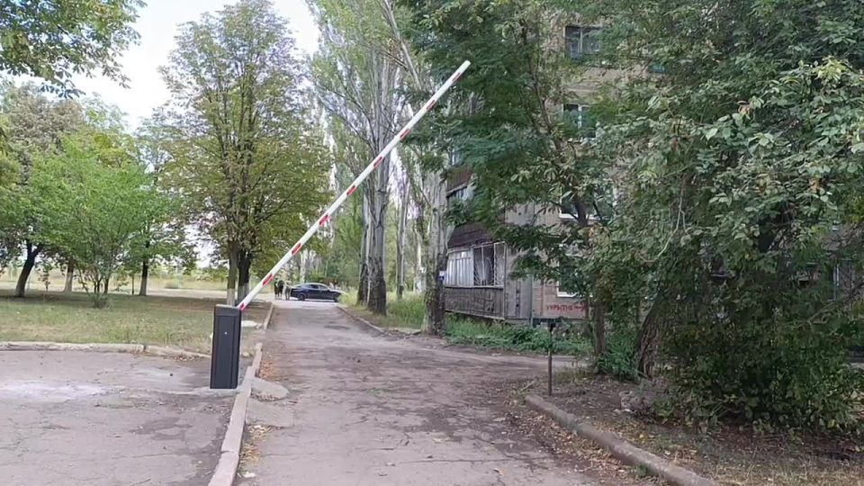 Иван Приходько: В Горловке были выполнены работы по установке заградительного устройства для ограничения проезда на территории одной из школ