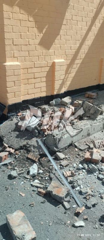 Иван Приходько: Последствия удара дрона ВФУ по одному из магазинов в поселке станции Никитовка (Никитовский район Горловки) Иван Приходько: Последствия удара дрона ВФУ по одному из магазинов в поселке станции Никитовка (Никитовский район Горловки)