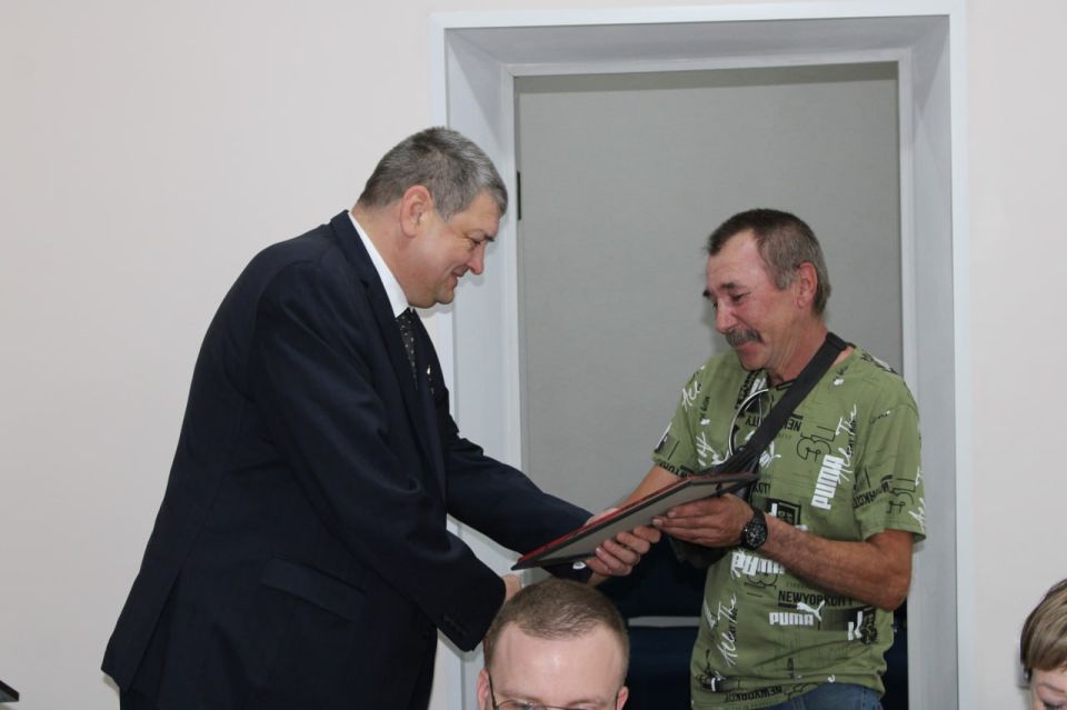 Иван Приходько: Сегодня вручил заслуженные награды героям нашего времени, строителям, которые ежедневно работают над восстановлением Города воинской славы и трудовой доблести Горловки Иван Приходько: Сегодня вручил заслуженные награды героям нашего времени, строителям, которые ежедневно работают над восстановлением Города воинской славы и трудовой доблести Горловки