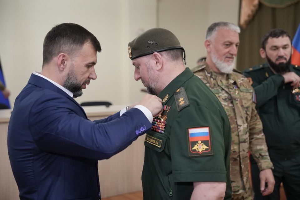 Денис Пушилин: Наградил соратников из Чечни за поддержку Донбасса на фронте и в тылу Денис Пушилин: Наградил соратников из Чечни за поддержку Донбасса на фронте и в тылу