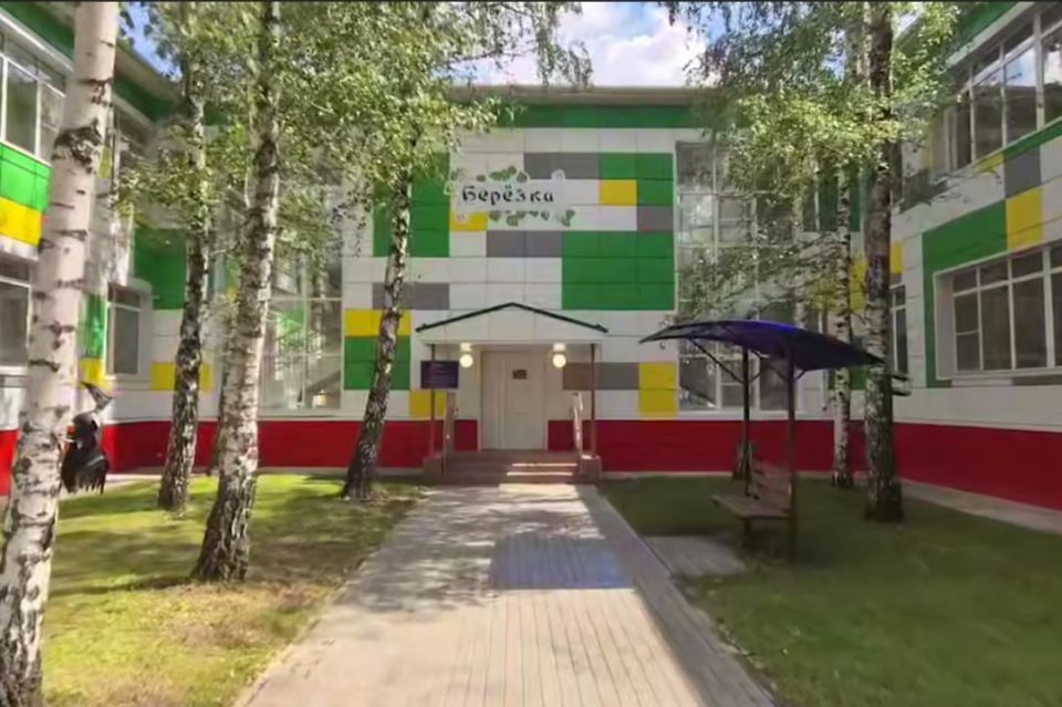 Роман Конев: Народная программа партии «Единая Россия», утверждённая в 2021 году и ежегодно отчитываемая Президенту, демонстрирует значительные результаты по всей стране, включая строительство школ (1,6 тысяч, 5000... Роман Конев: Народная программа партии «Единая Россия», утверждённая в 2021 году и ежегодно отчитываемая Президенту, демонстрирует значительные результаты по всей стране, включая строительство школ (1,6 тысяч, 5000...