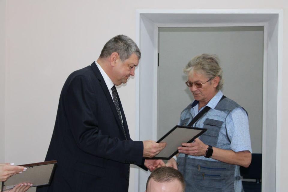 Иван Приходько: Сегодня вручил заслуженные награды героям нашего времени, строителям, которые ежедневно работают над восстановлением Города воинской славы и трудовой доблести Горловки Иван Приходько: Сегодня вручил заслуженные награды героям нашего времени, строителям, которые ежедневно работают над восстановлением Города воинской славы и трудовой доблести Горловки