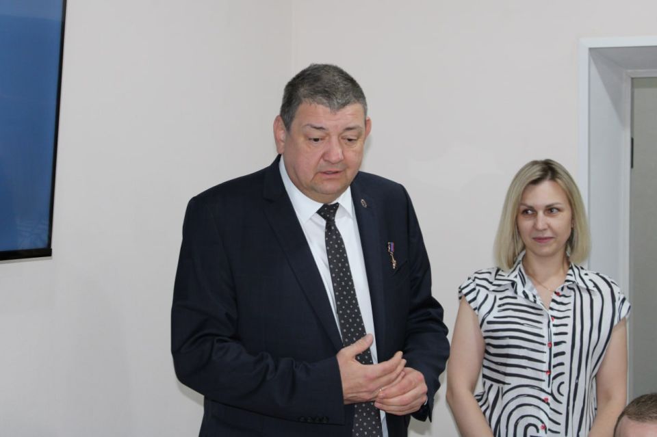 Иван Приходько: Сегодня вручил заслуженные награды героям нашего времени, строителям, которые ежедневно работают над восстановлением Города воинской славы и трудовой доблести Горловки Иван Приходько: Сегодня вручил заслуженные награды героям нашего времени, строителям, которые ежедневно работают над восстановлением Города воинской славы и трудовой доблести Горловки