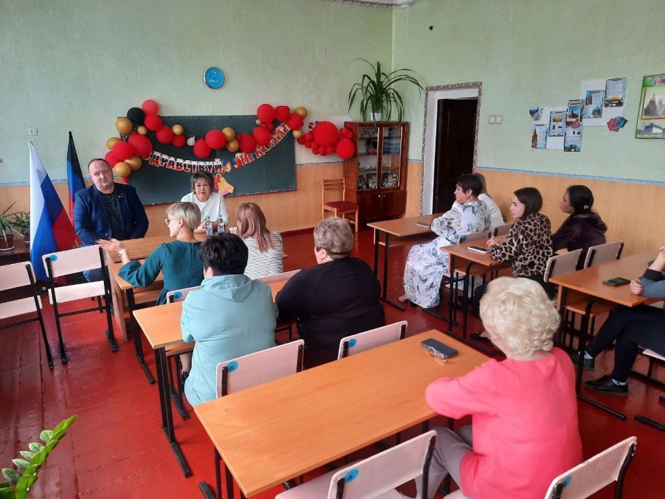 Иван Приходько: В Калининском внутригородском районе прошла встреча с трудовым коллективом