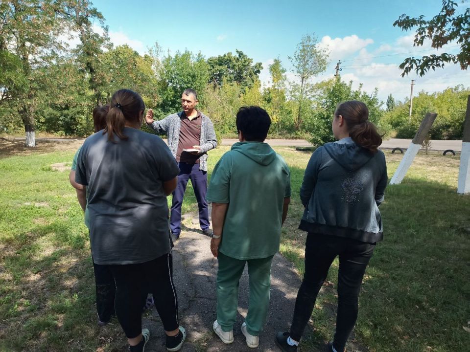 ВСТРЕЧИ С НАСЕЛЕНИЕМ. 26 августа 2025 года депутаты Горловского городского совета от фракции «Единая Россия» - Наталия Ботвина, Роман Конев, Алексей Костин, Андрей Костюк, Павел Калфакчиян, Олег Сладкевич, Николай Гальченко... ВСТРЕЧИ С НАСЕЛЕНИЕМ. 26 августа 2025 года депутаты Горловского городского совета от фракции «Единая Россия» - Наталия Ботвина, Роман Конев, Алексей Костин, Андрей Костюк, Павел Калфакчиян, Олег Сладкевич, Николай Гальченко...