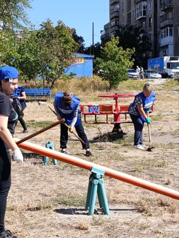 Иван Приходько: Общее дело: партийцы, жители Центрально-Городского района Горловки и сотрудники Управы района вышли на субботник Иван Приходько: Общее дело: партийцы, жители Центрально-Городского района Горловки и сотрудники Управы района вышли на субботник