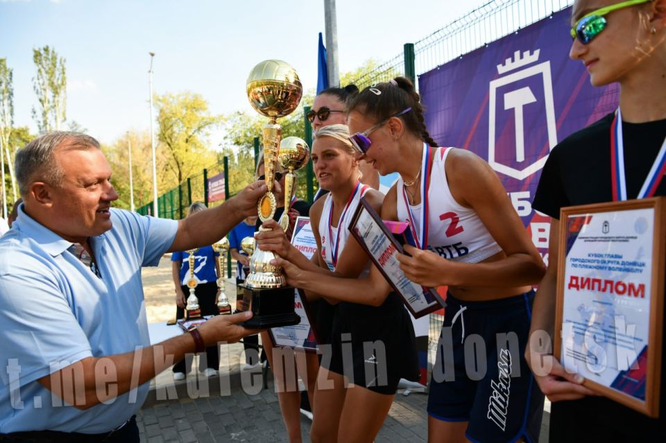 Алексей Кулемзин: Накануне Дня города поздравил победителей Кубка главы городского округа Донецк по пляжному волейболу, который прошел при поддержке регионального отделения Всероссийской федерации волейбола Алексей Кулемзин: Накануне Дня города поздравил победителей Кубка главы городского округа Донецк по пляжному волейболу, который прошел при поддержке регионального отделения Всероссийской федерации волейбола