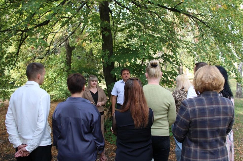 ВСТРЕЧИ С НАСЕЛЕНИЕМ. 26 августа 2025 года депутаты Горловского городского совета от фракции «Единая Россия» - Наталия Ботвина, Роман Конев, Алексей Костин, Андрей Костюк, Павел Калфакчиян, Олег Сладкевич, Николай Гальченко... ВСТРЕЧИ С НАСЕЛЕНИЕМ. 26 августа 2025 года депутаты Горловского городского совета от фракции «Единая Россия» - Наталия Ботвина, Роман Конев, Алексей Костин, Андрей Костюк, Павел Калфакчиян, Олег Сладкевич, Николай Гальченко...