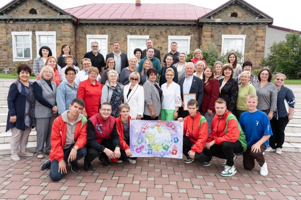 Кузбасс собрал для школьников Горловки около 5 тонн вещей для учебы Кузбасс собрал для школьников Горловки около 5 тонн вещей для учебы