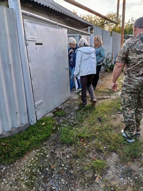 Роман Конев: В одном из посёлков Центрально-Городского района Горловки состоялась регулярная проверка расходования воды частными потребителями Роман Конев: В одном из посёлков Центрально-Городского района Горловки состоялась регулярная проверка расходования воды частными потребителями