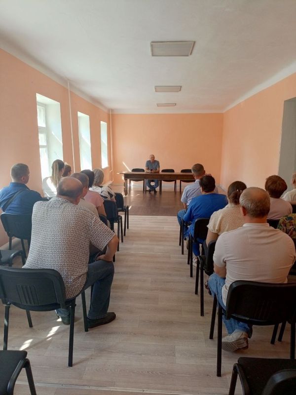 Роман Конев: ВСТРЕЧИ С НАСЕЛЕНИЕМ. 27 августа 2025 года депутаты Горловского городского совета от фракции «Единая Россия» - София Потапова, Геннадий Маюров, Павел Калфакчиян, Светлана Евсеенко, Нелля Якуненко провели встречи... Роман Конев: ВСТРЕЧИ С НАСЕЛЕНИЕМ. 27 августа 2025 года депутаты Горловского городского совета от фракции «Единая Россия» - София Потапова, Геннадий Маюров, Павел Калфакчиян, Светлана Евсеенко, Нелля Якуненко провели встречи...