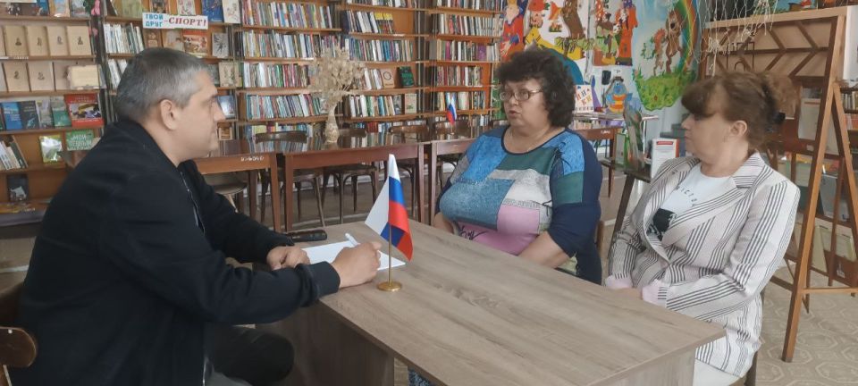 ВСТРЕЧИ С НАСЕЛЕНИЕМ. 26 августа 2025 года депутаты Горловского городского совета от фракции «Единая Россия» - Наталия Ботвина, Роман Конев, Алексей Костин, Андрей Костюк, Павел Калфакчиян, Олег Сладкевич, Николай Гальченко... ВСТРЕЧИ С НАСЕЛЕНИЕМ. 26 августа 2025 года депутаты Горловского городского совета от фракции «Единая Россия» - Наталия Ботвина, Роман Конев, Алексей Костин, Андрей Костюк, Павел Калфакчиян, Олег Сладкевич, Николай Гальченко...