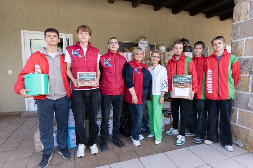 Кузбасс собрал для школьников Горловки около 5 тонн вещей для учебы Кузбасс собрал для школьников Горловки около 5 тонн вещей для учебы