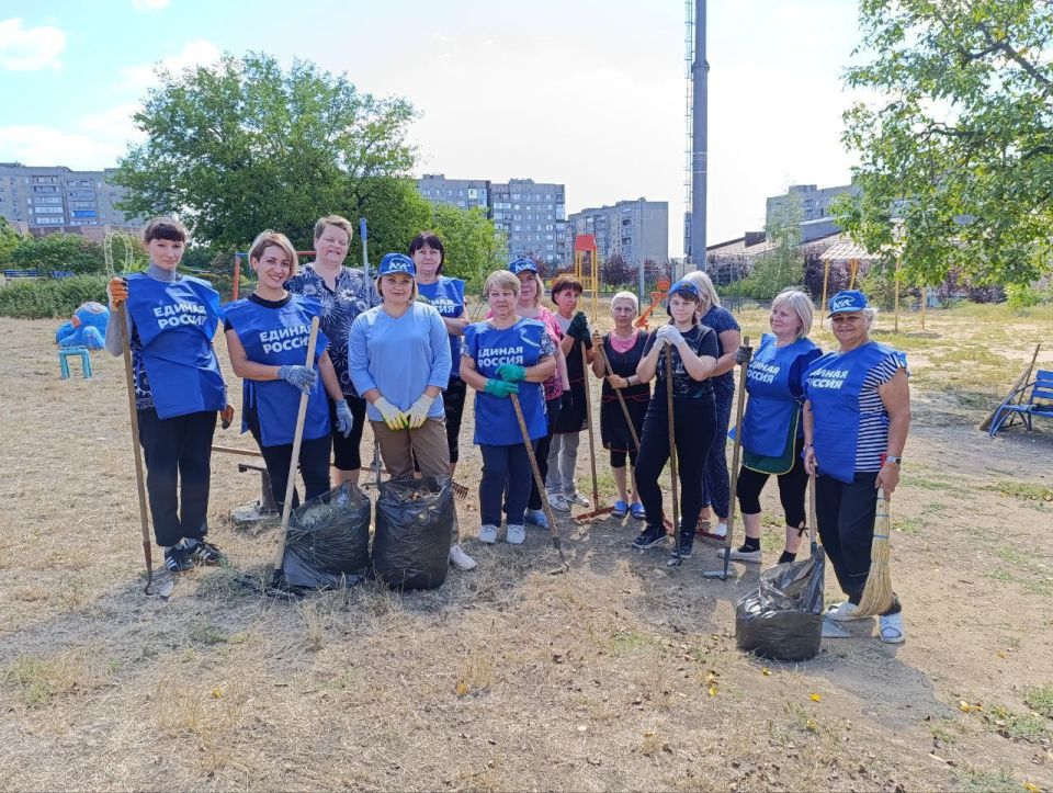 Иван Приходько: Общее дело: партийцы, жители Центрально-Городского района Горловки и сотрудники Управы района вышли на субботник Иван Приходько: Общее дело: партийцы, жители Центрально-Городского района Горловки и сотрудники Управы района вышли на субботник
