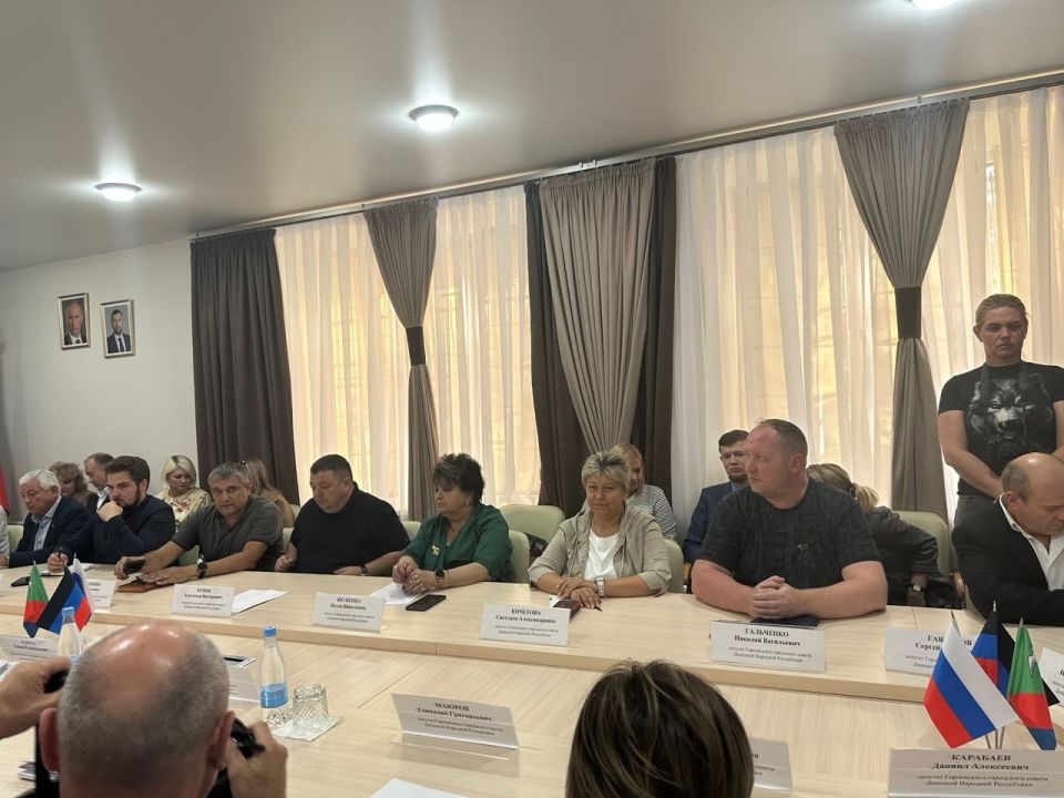 Роман Конев: Во вторник, 26 августа 2025 года, провёл пятьдесят второе очередное заседание Горловского городского совета Донецкой Народной Республики первого созыва Роман Конев: Во вторник, 26 августа 2025 года, провёл пятьдесят второе очередное заседание Горловского городского совета Донецкой Народной Республики первого созыва