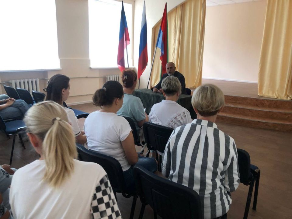 ВСТРЕЧИ С НАСЕЛЕНИЕМ. 26 августа 2025 года депутаты Горловского городского совета от фракции «Единая Россия» - Наталия Ботвина, Роман Конев, Алексей Костин, Андрей Костюк, Павел Калфакчиян, Олег Сладкевич, Николай Гальченко... ВСТРЕЧИ С НАСЕЛЕНИЕМ. 26 августа 2025 года депутаты Горловского городского совета от фракции «Единая Россия» - Наталия Ботвина, Роман Конев, Алексей Костин, Андрей Костюк, Павел Калфакчиян, Олег Сладкевич, Николай Гальченко...