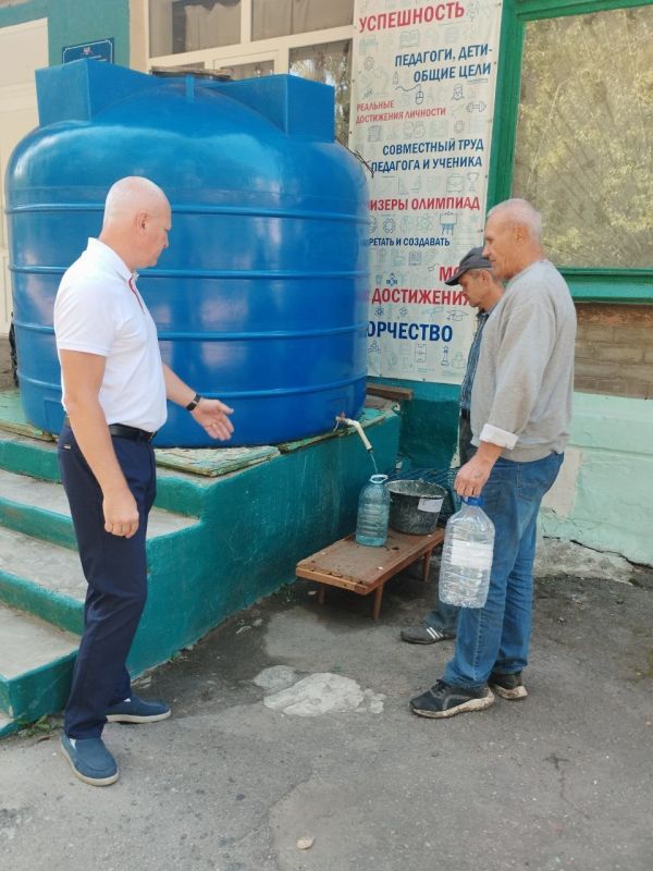 Роман Конев: 26 августа 2025 года во исполнение поручения Главы Донецкой Народной Республики, депутаты городского Совета София Потапова, Евгений Прокопович, Сергей Третьяков, Нелля Якуненко развезли воду и посетили места...