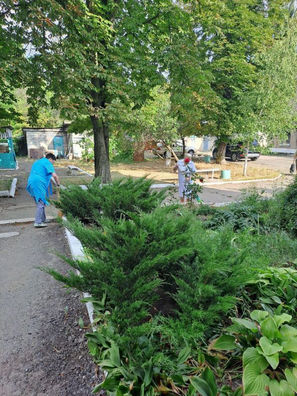 Партийцы Единой России Центрально-Городского района Горловки поддерживают проект «Городская среда» Партийцы Единой России Центрально-Городского района Горловки поддерживают проект «Городская среда»