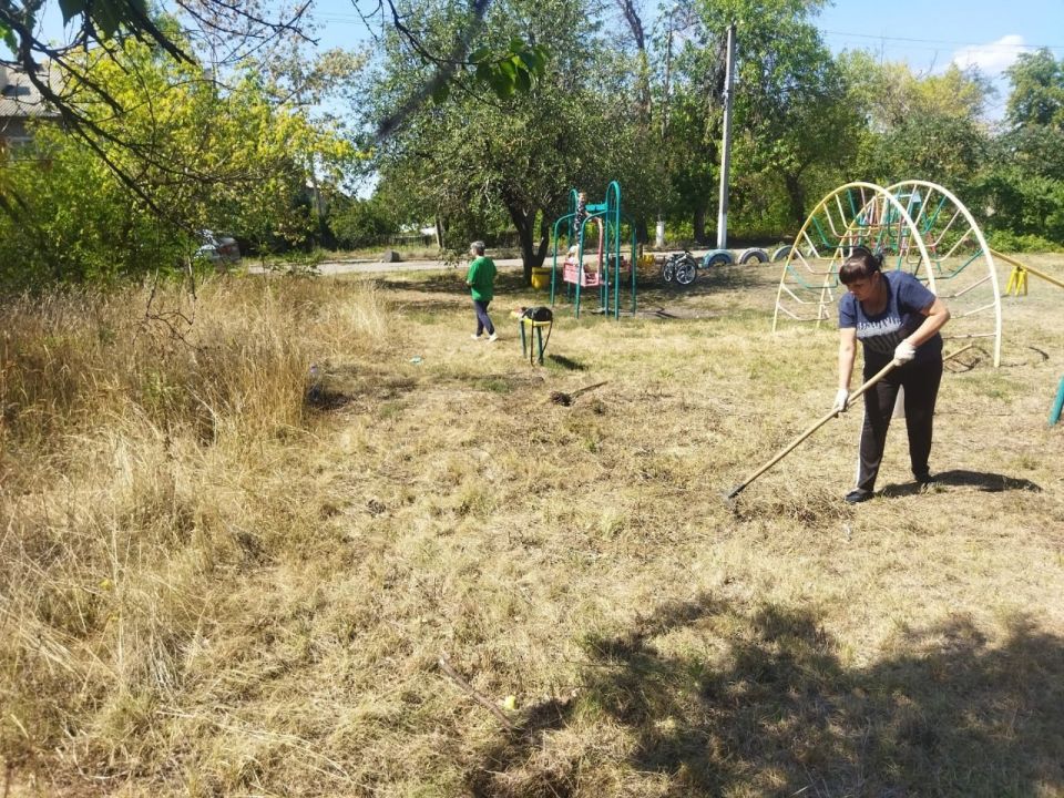В Калининском районе Горловка продолжается партийный проект Единой России «Городская среда» В Калининском районе Горловка продолжается партийный проект Единой России «Городская среда»