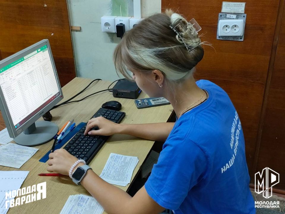 Молодёжка Горловки продолжает помогать медикам в больнице Молодёжка Горловки продолжает помогать медикам в больнице