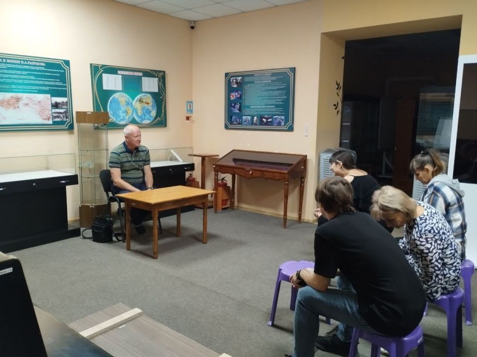 ВСТРЕЧИ С НАСЕЛЕНИЕМ. 28 августа 2025 года во исполнение поручения Главы Донецкой Народной Республики Дениса Пушилина депутаты Горловского городского совета от фракции «Единая Россия» - Роман Конев, Наталия Ботвина, София... ВСТРЕЧИ С НАСЕЛЕНИЕМ. 28 августа 2025 года во исполнение поручения Главы Донецкой Народной Республики Дениса Пушилина депутаты Горловского городского совета от фракции «Единая Россия» - Роман Конев, Наталия Ботвина, София...