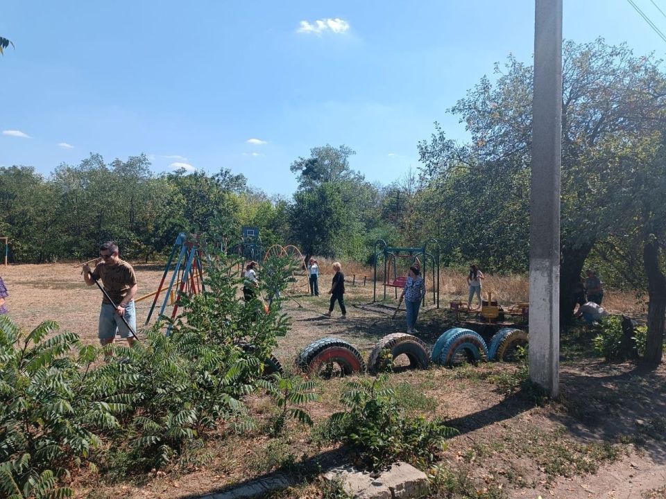 В Калининском районе Горловка продолжается партийный проект Единой России «Городская среда» В Калининском районе Горловка продолжается партийный проект Единой России «Городская среда»