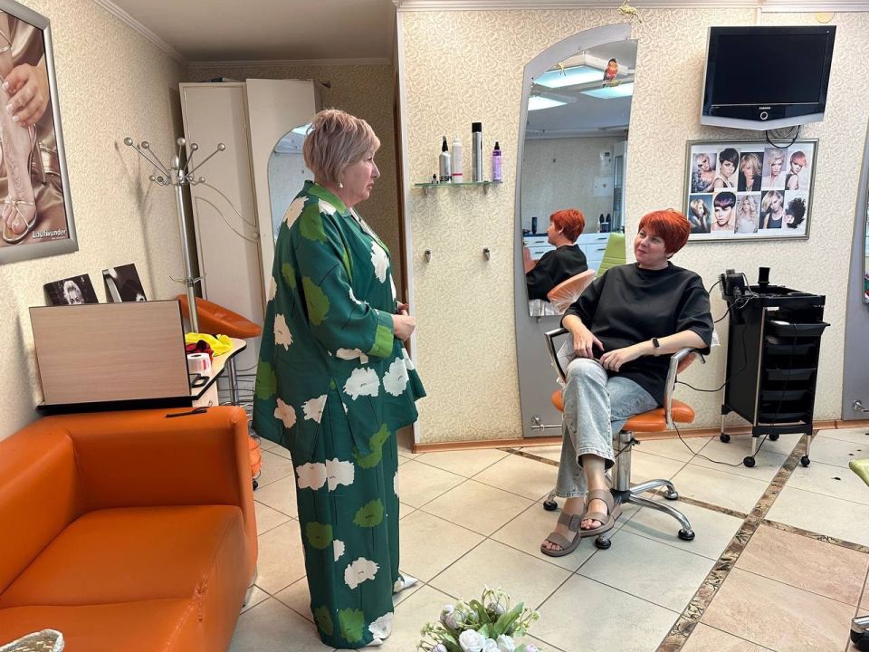 ВСТРЕЧИ С НАСЕЛЕНИЕМ. 28 августа 2025 года во исполнение поручения Главы Донецкой Народной Республики Дениса Пушилина депутаты Горловского городского совета от фракции «Единая Россия» - Роман Конев, Наталия Ботвина, София... ВСТРЕЧИ С НАСЕЛЕНИЕМ. 28 августа 2025 года во исполнение поручения Главы Донецкой Народной Республики Дениса Пушилина депутаты Горловского городского совета от фракции «Единая Россия» - Роман Конев, Наталия Ботвина, София...