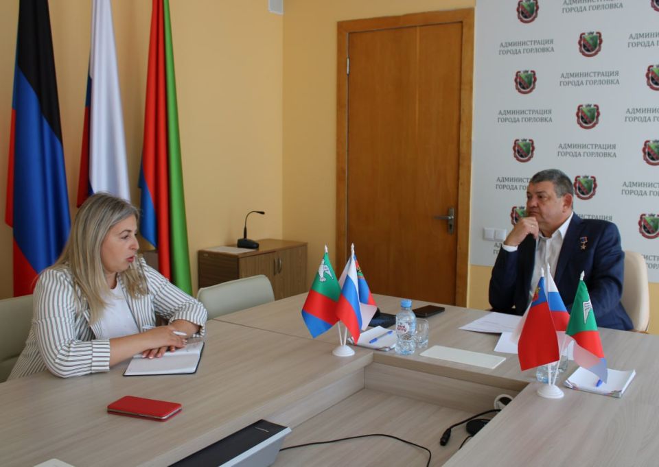 Иван Приходько: 28 августа под председательством главы муниципального образования городского округа Горловка Донецкой Народной Республики Ивана Сергеевича Приходько состоялось очередное заседание Координационного совета по... Иван Приходько: 28 августа под председательством главы муниципального образования городского округа Горловка Донецкой Народной Республики Ивана Сергеевича Приходько состоялось очередное заседание Координационного совета по...