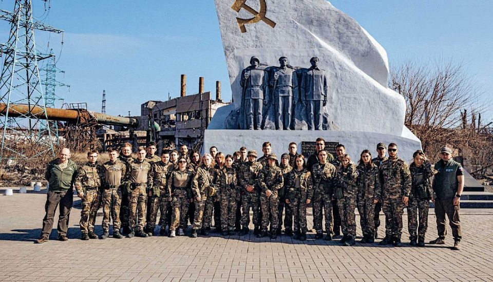 Сергей Колясников: Личный вклад в общее дело: топ-юрист «Транснефти» рассказал о волонтёрской работе в зоне СВО Сергей Колясников: Личный вклад в общее дело: топ-юрист «Транснефти» рассказал о волонтёрской работе в зоне СВО